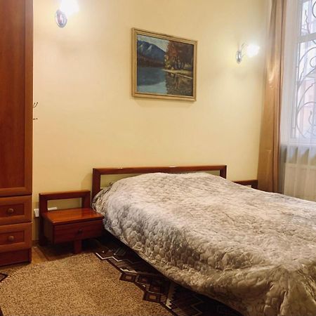 Apartament-Minihotel Elpida Lwów Zewnętrze zdjęcie